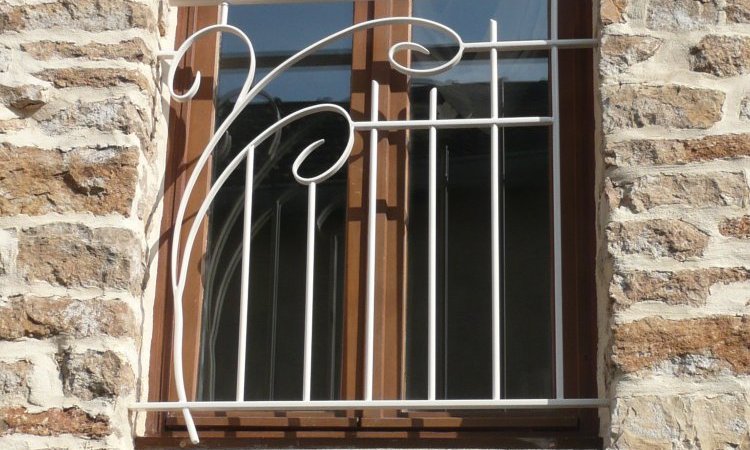 grille de défense protection de fenêtre fer forgé sur-mesure, Vesoul, Métallerie PARISOT Jocelyn.
